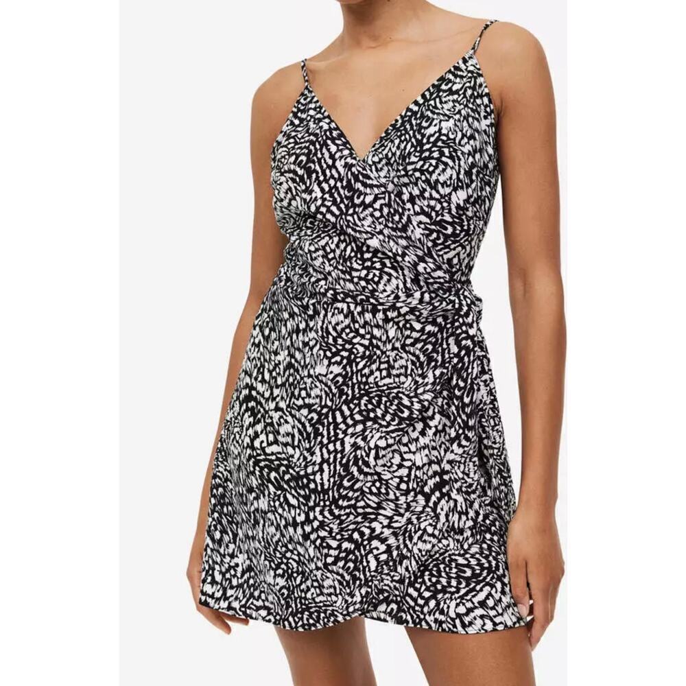 H & M Sleeveless Black and White patterned wrap mini sheath dress size XL